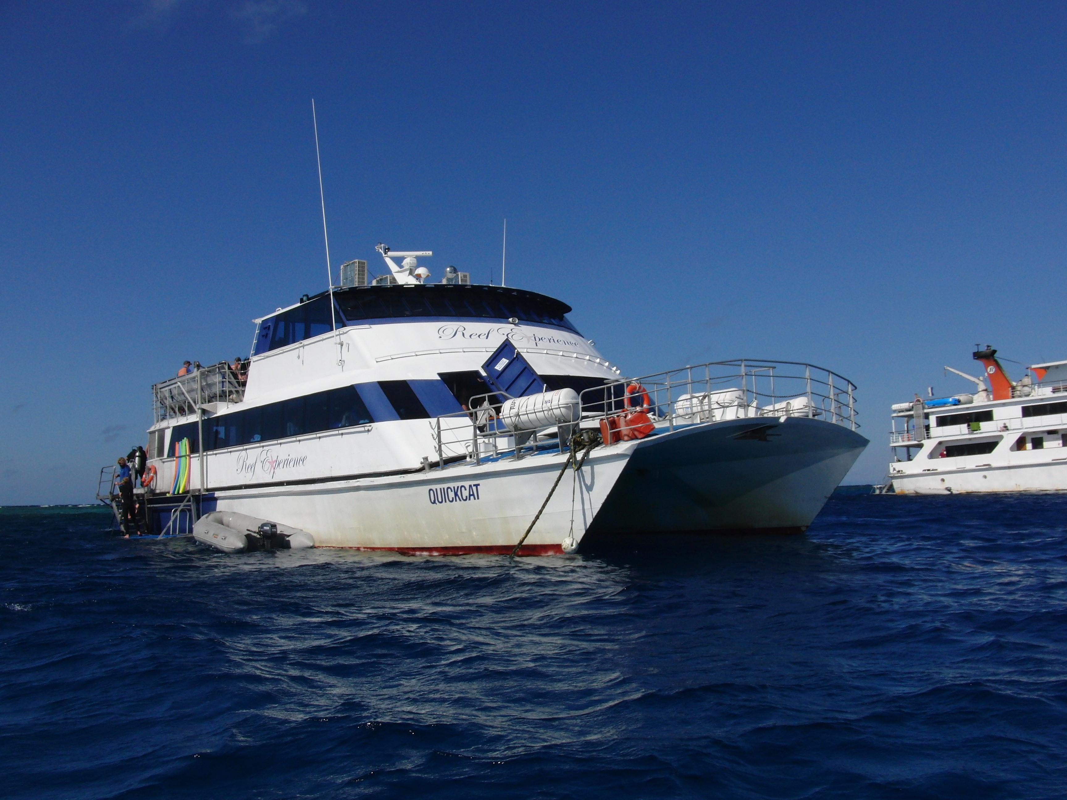Reef Experience - Diving the Great Barrier Reef - Cairns